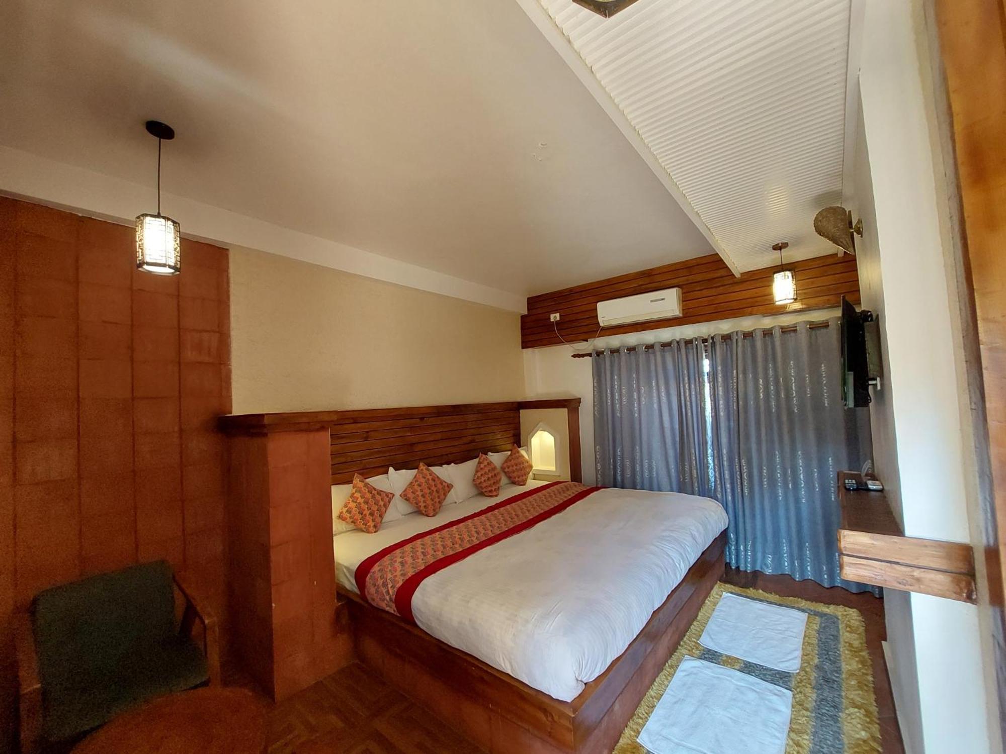 Royal Tiger Luxury Resort 4 Star Саураха Экстерьер фото