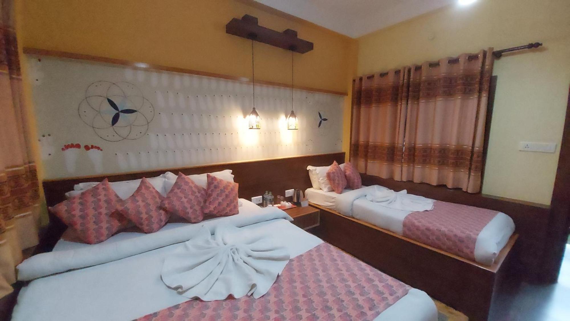 Royal Tiger Luxury Resort 4 Star Саураха Экстерьер фото