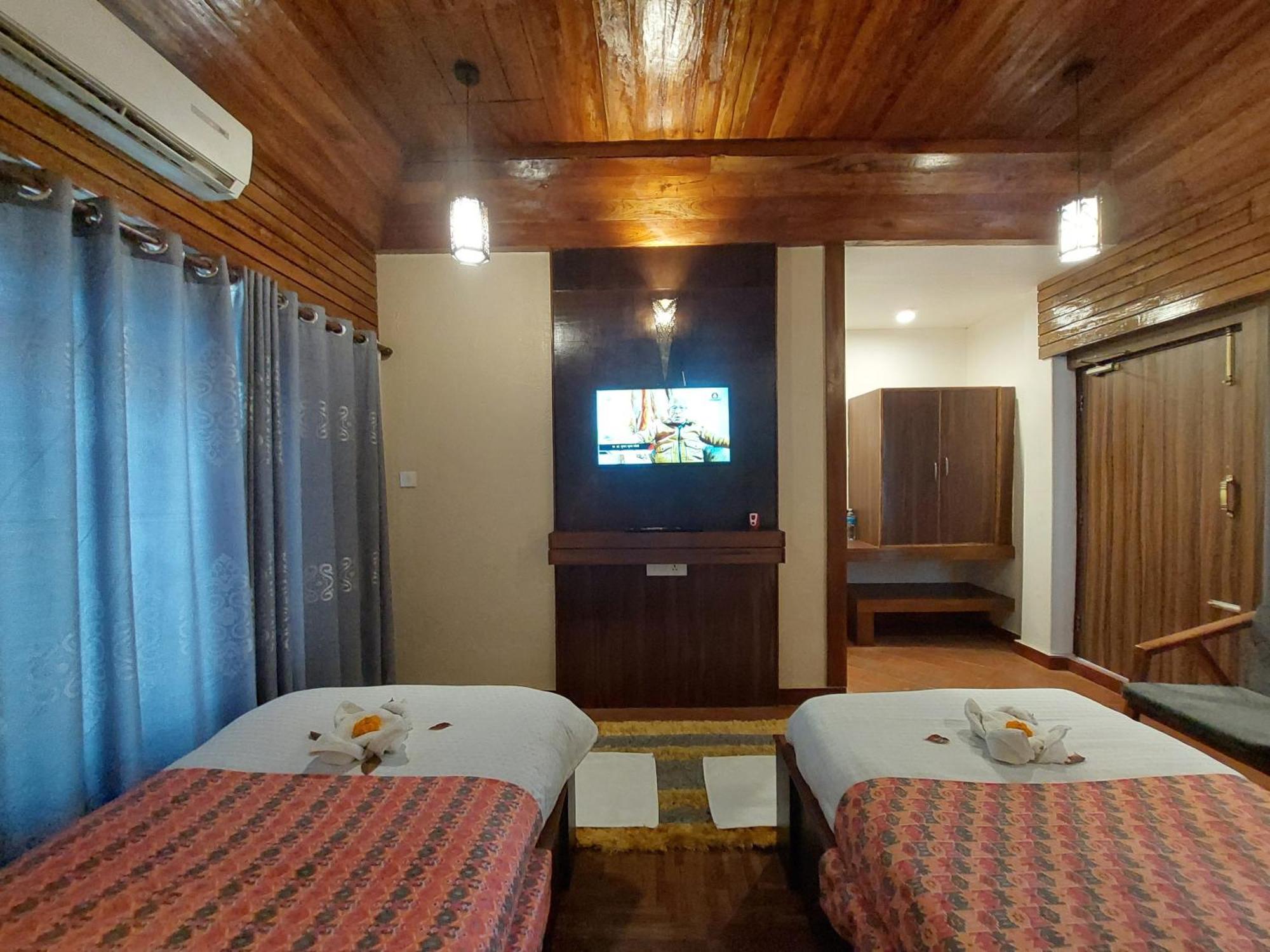 Royal Tiger Luxury Resort 4 Star Саураха Экстерьер фото