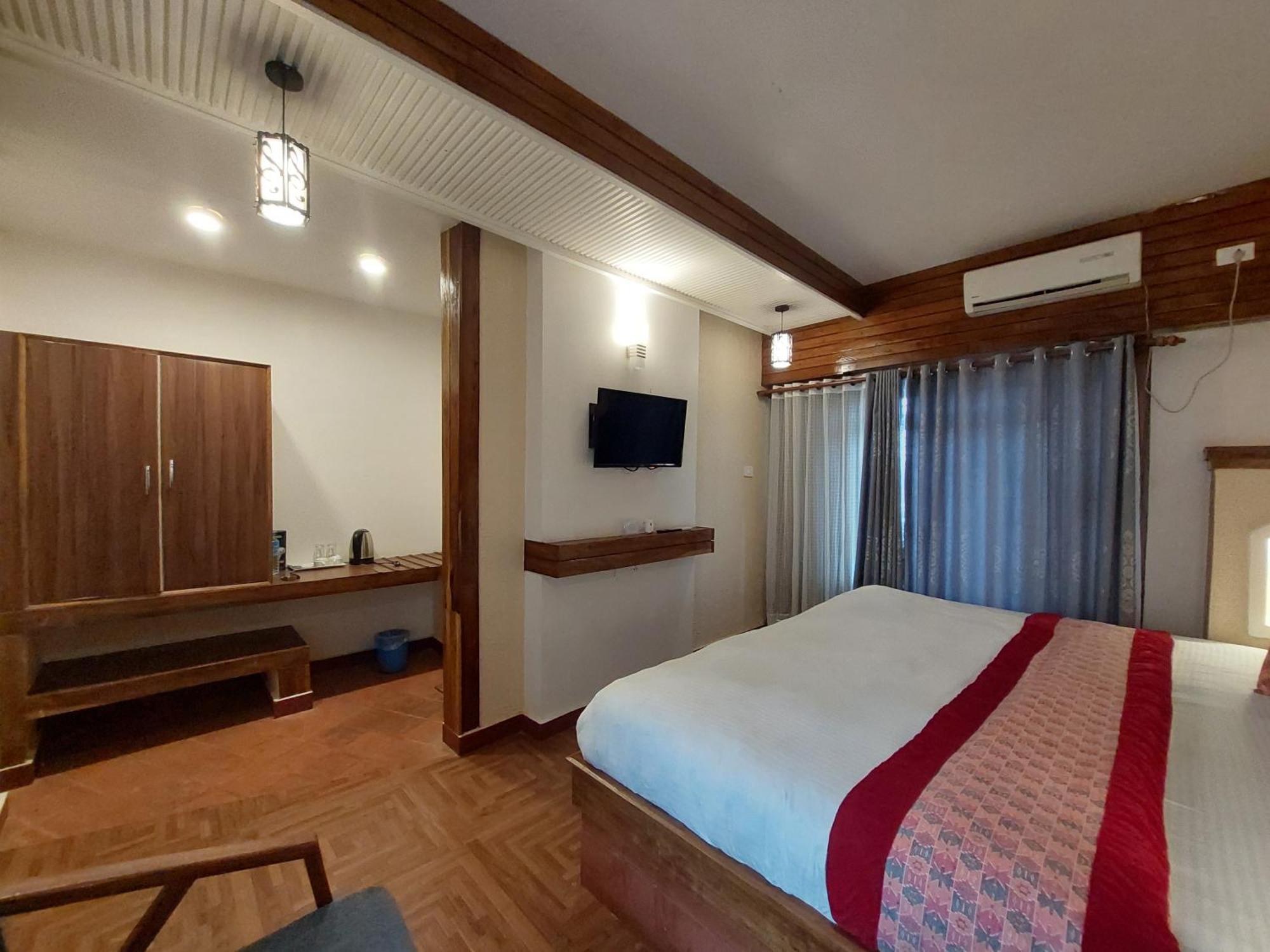 Royal Tiger Luxury Resort 4 Star Саураха Экстерьер фото