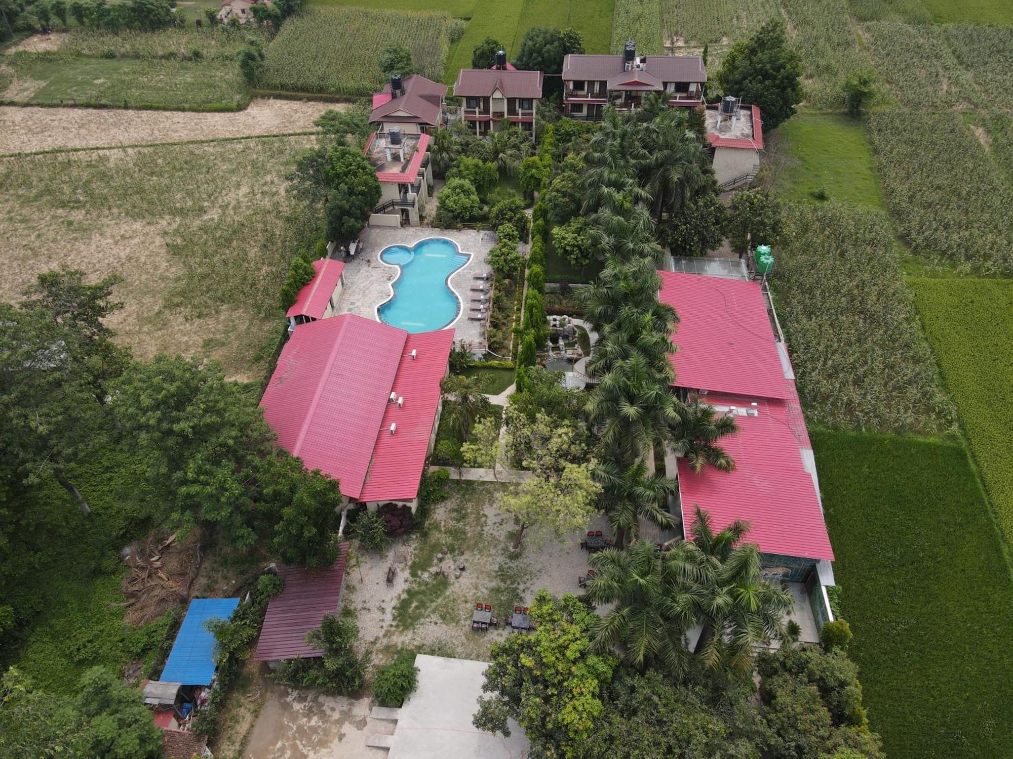Royal Tiger Luxury Resort 4 Star Саураха Экстерьер фото